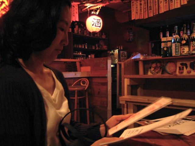 Mari reads flyers at Negaposi.